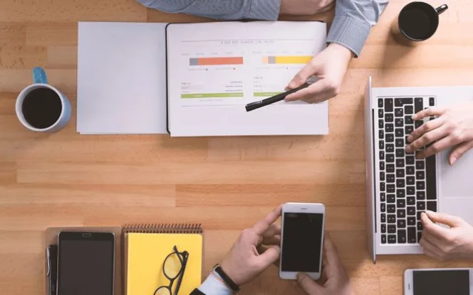 IT consulting team planning technology strategy and business systems