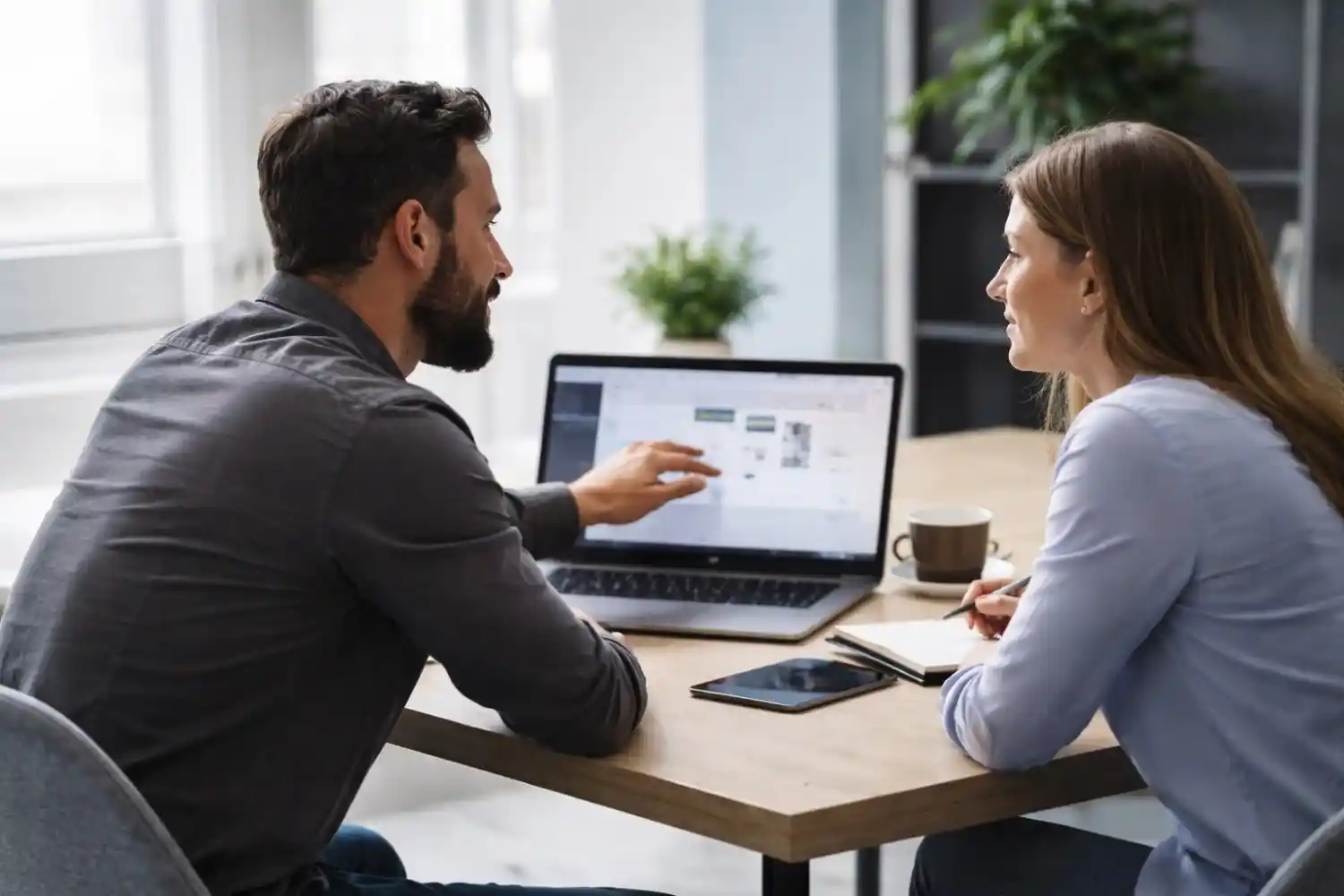 IT recruitment services discussion between professionals for hiring tech talent